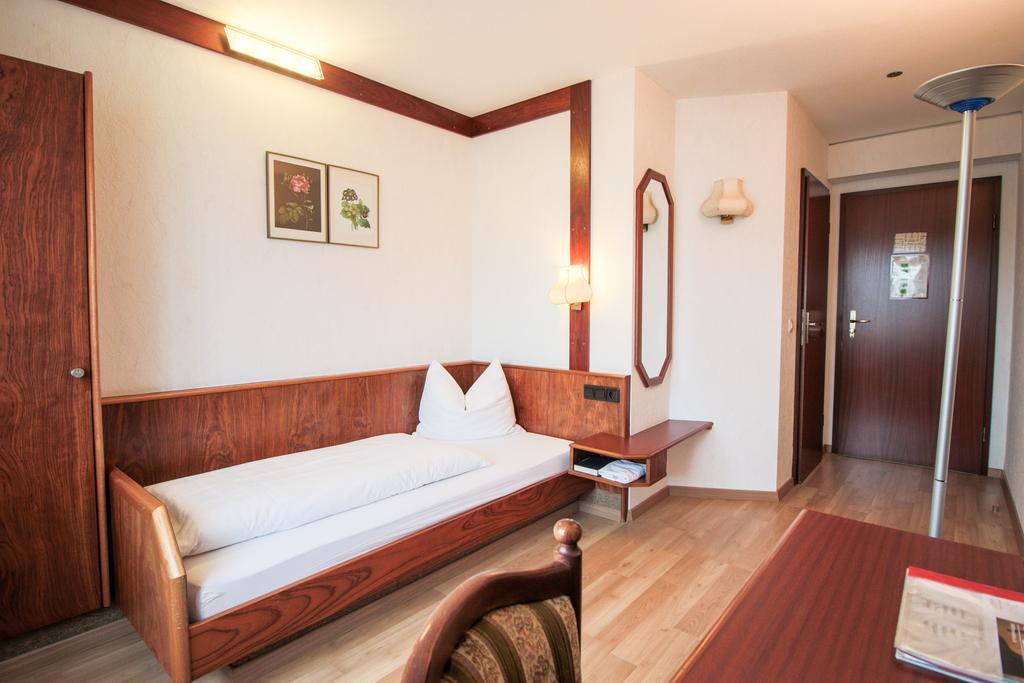 Hotel-Restaurant Lowen Süßen Camera foto