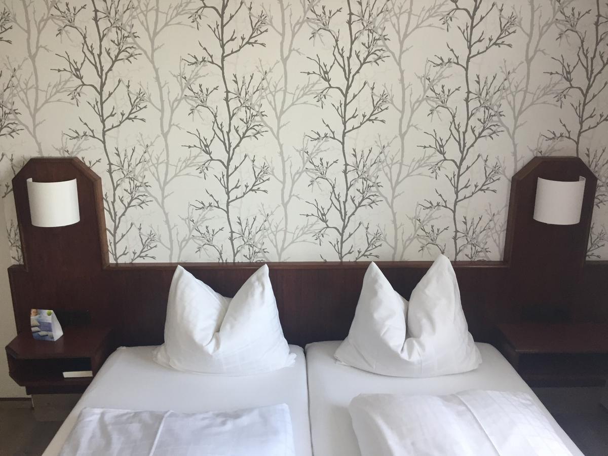 Hotel-Restaurant Lowen Süßen Esterno foto