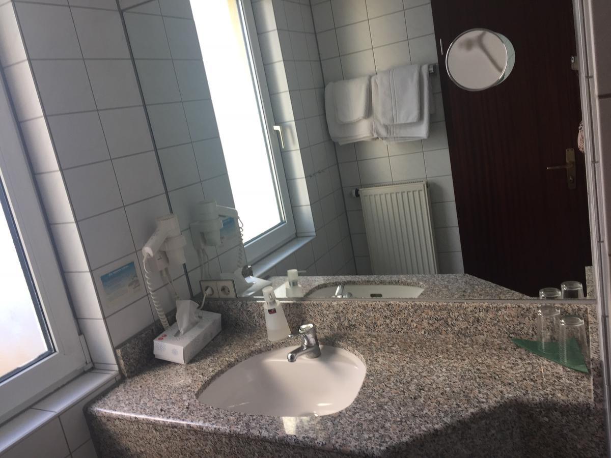 Hotel-Restaurant Lowen Süßen Esterno foto